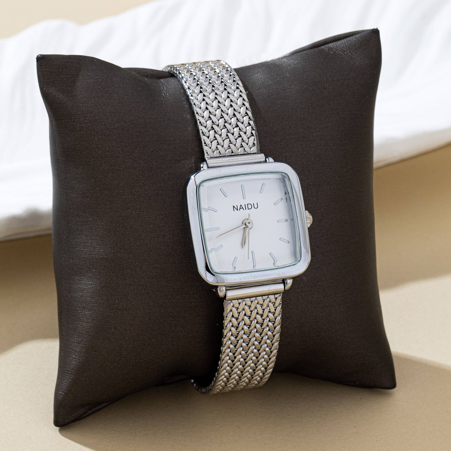 SQUARE FACED MESH BAND BRACELET WATCH | 80W003