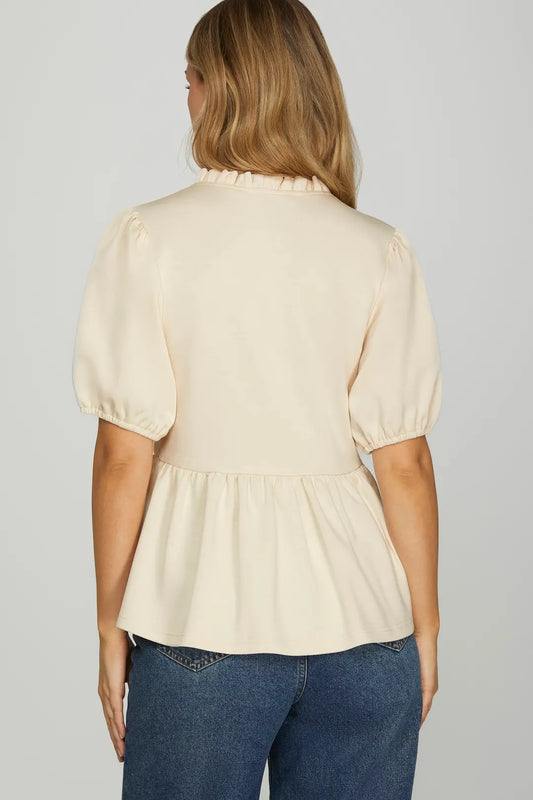 SHORT SLEEVE RUFFLED NECK KNIT TOP