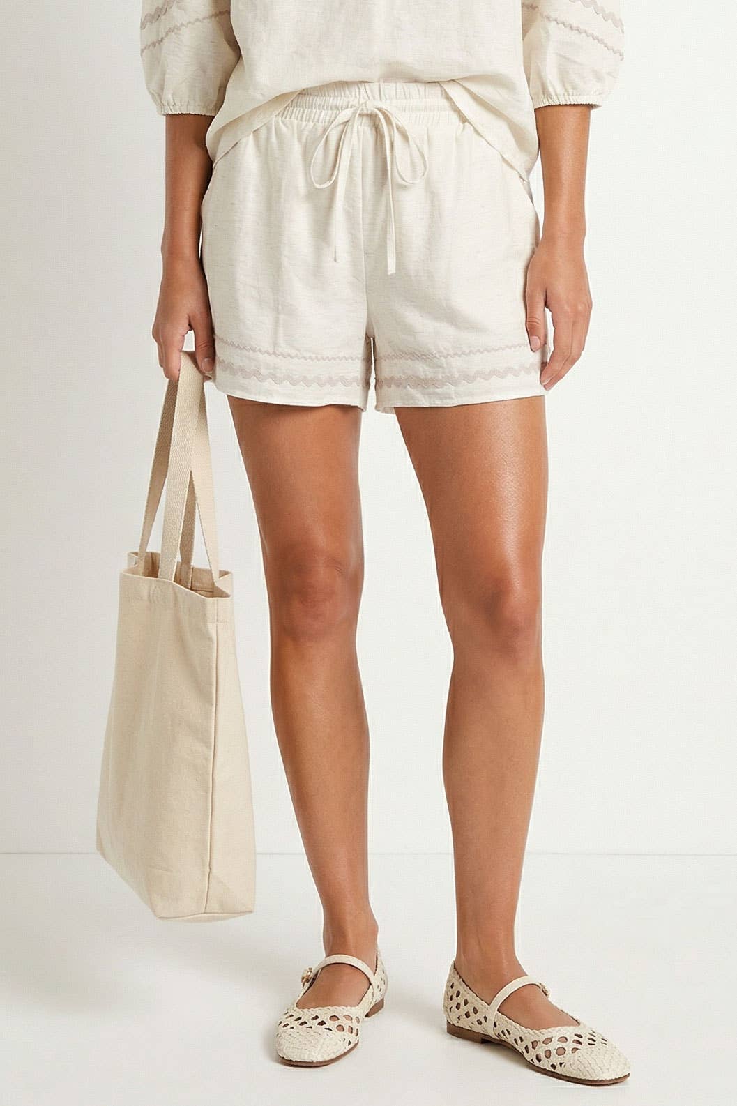Contrast Trim Linen Shorts