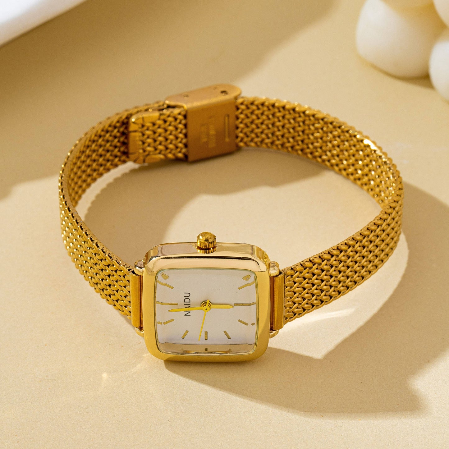 SQUARE FACED MESH BAND BRACELET WATCH | 80W003