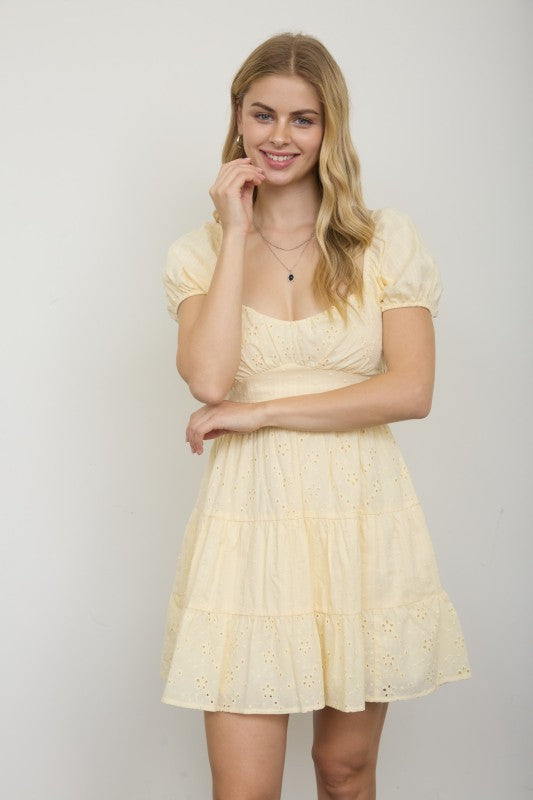 MULTI-PATTERN EYELET PUFF
SLEEVE TIERED MIDI DRESS