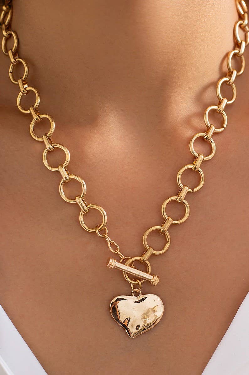 HAMMERED HEART TOGGLE NECKLACE