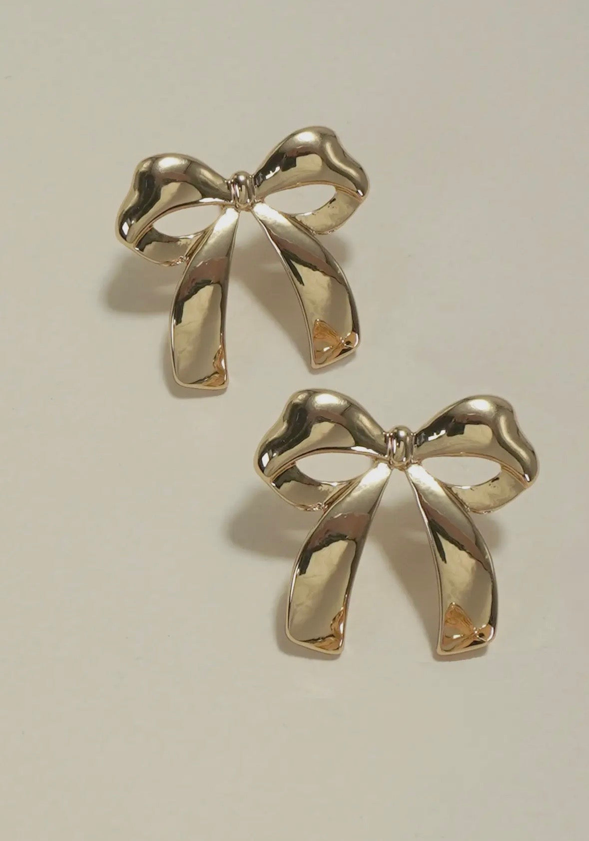 Oversized Bow Studs