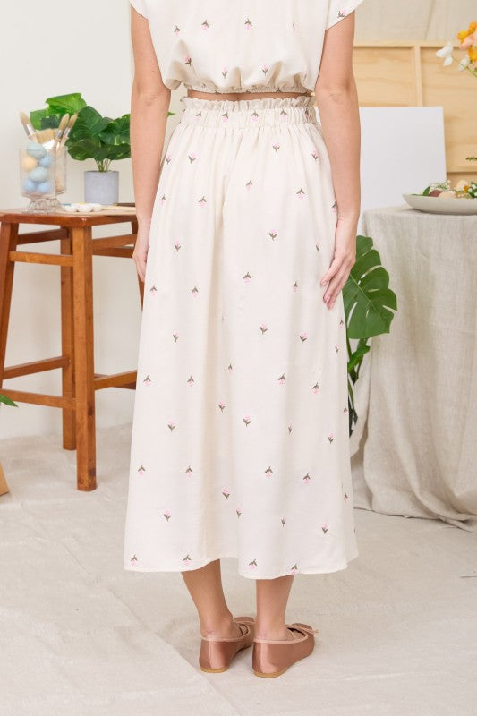 EMBROIDERED FLORAL RUFFLE
WAIST MIDI SKIRT