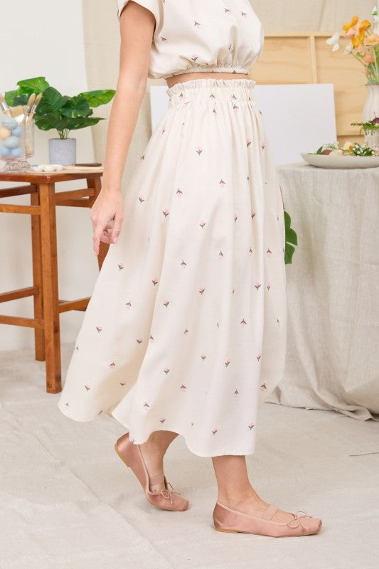 EMBROIDERED FLORAL RUFFLE
WAIST MIDI SKIRT