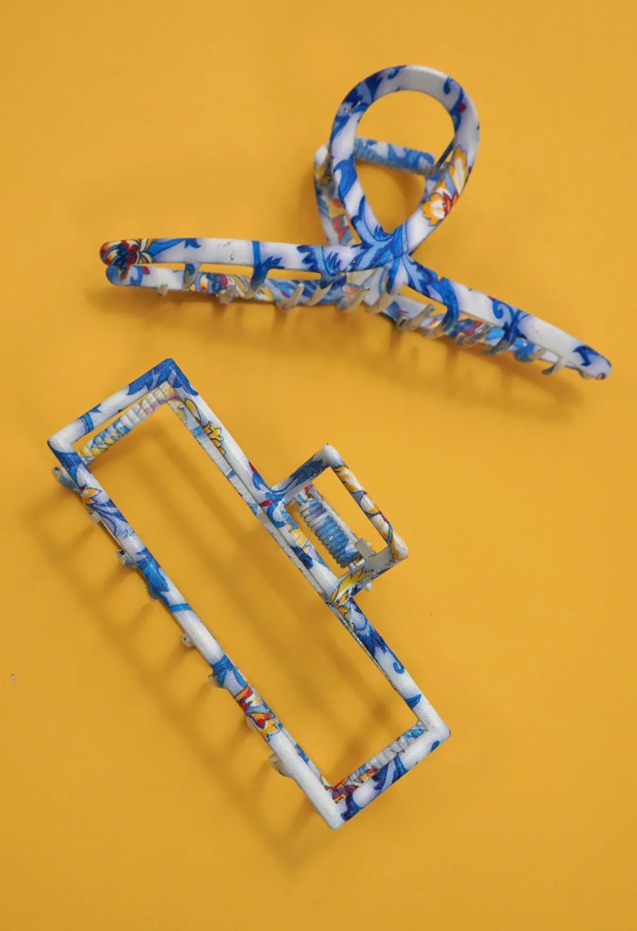 Vintage Toile Pattern Porcelain Claw Clip