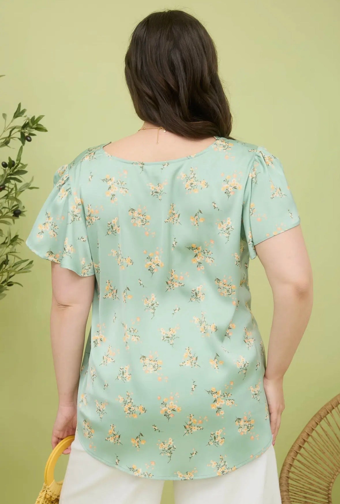 Plus Floral Satin Scallop Blouse