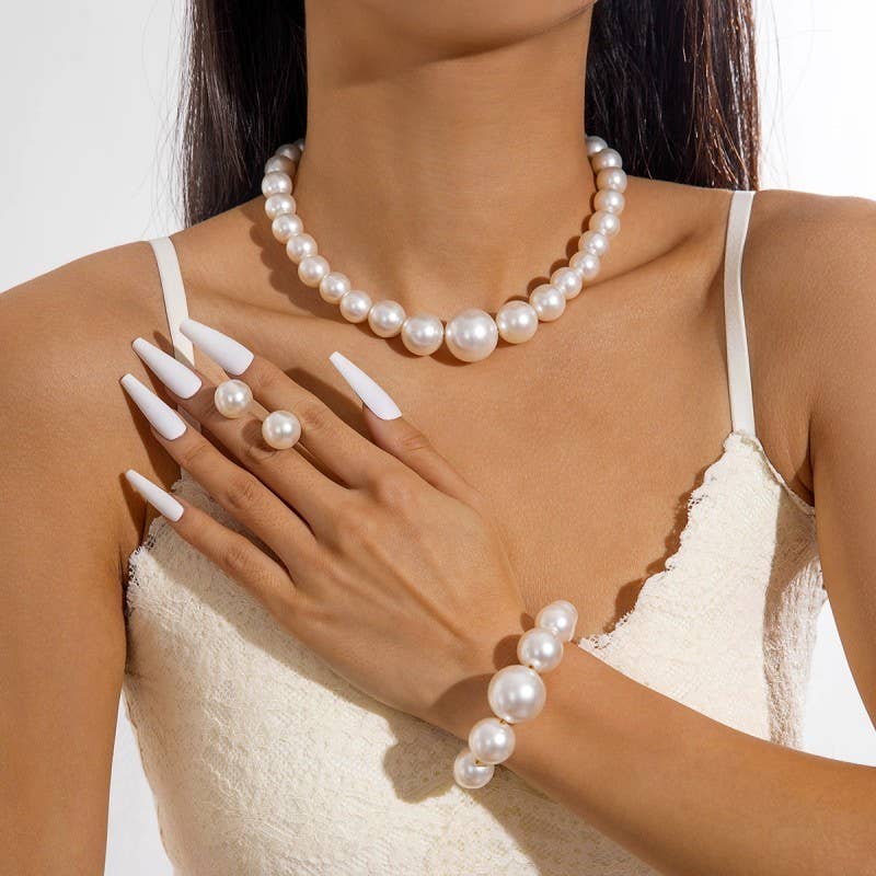GRADUATED CLASSIC PUFFY PEARL NECKLACE